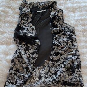 Susan Graver Black and White Floral Top
